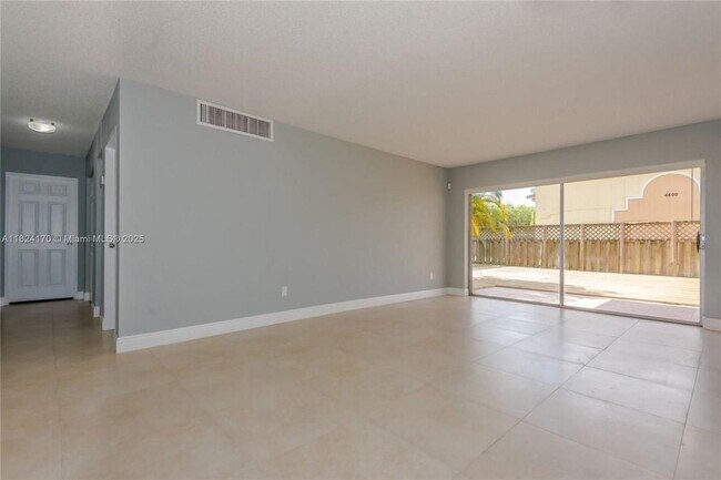 Building Photo - 4640 NW 79th Ave