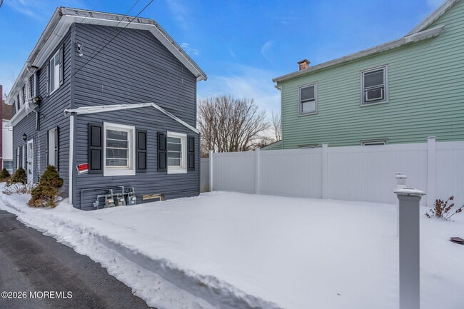 Foto del edificio - 12 Main St