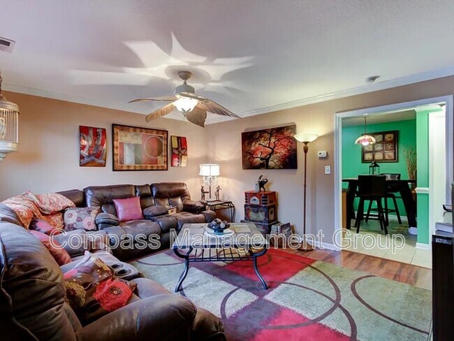 Foto del edificio - 4755 Forest Landing Way