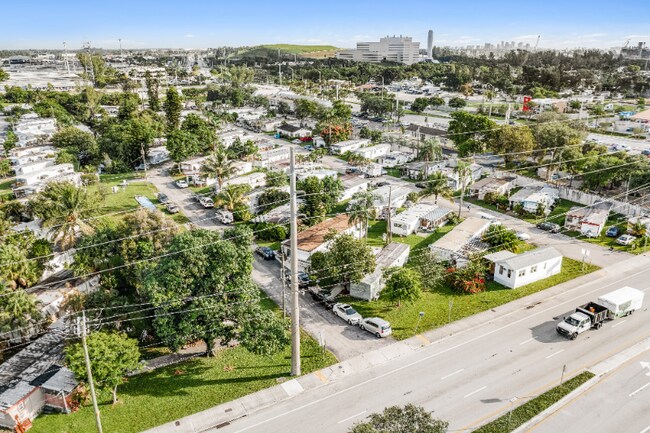 Building Photo - 4732 SW 46th Ln