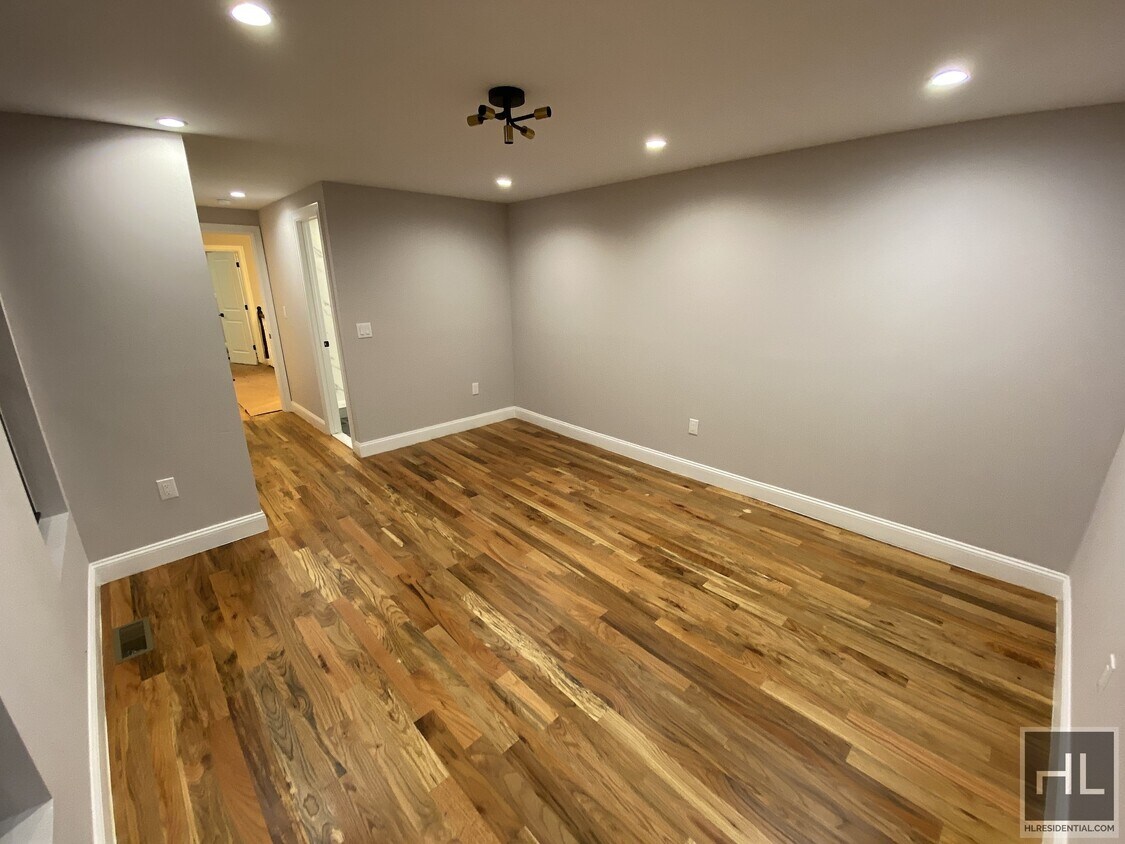 CROSBY AVENUE Room for Rent in Brooklyn, NY