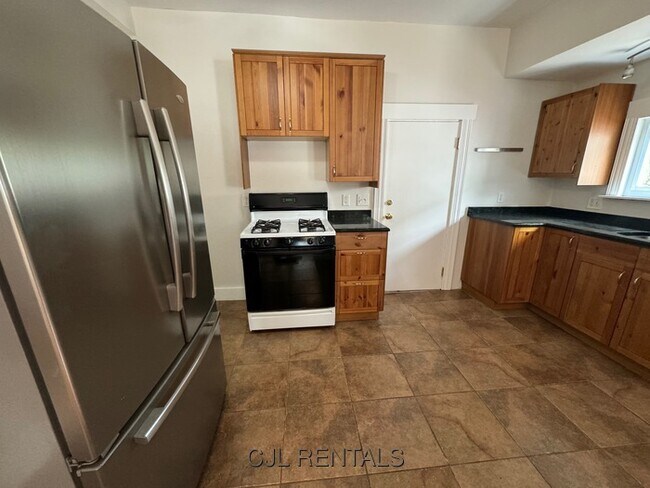 Building Photo - 47 Guinan St