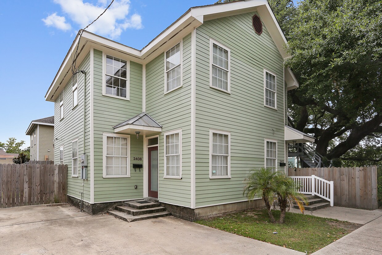 Primary Photo - 2410 Oak Pl
