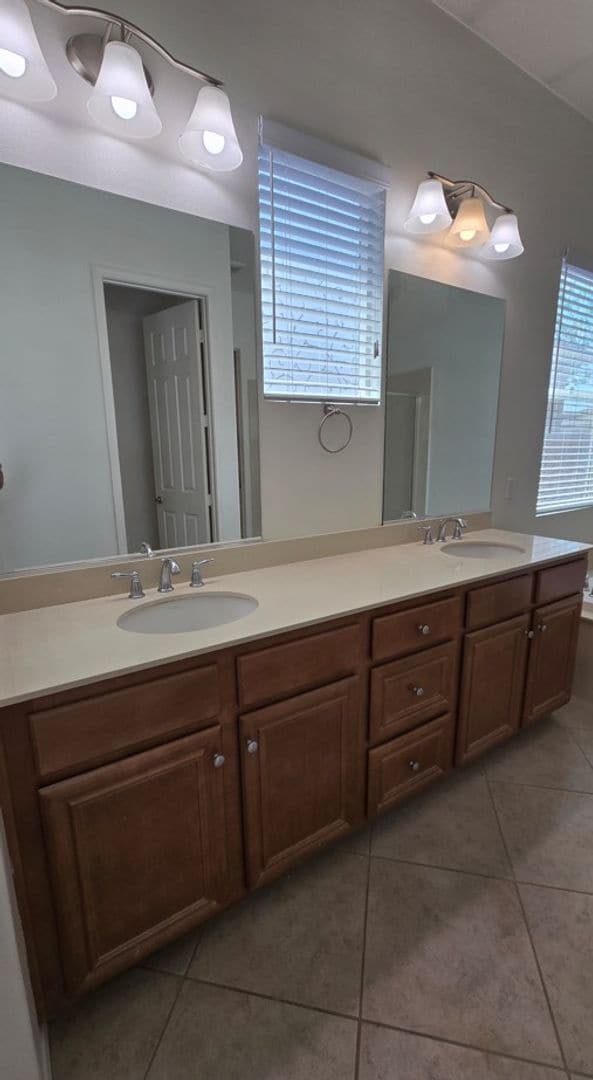 Building Photo - 6011 Dubois Pl