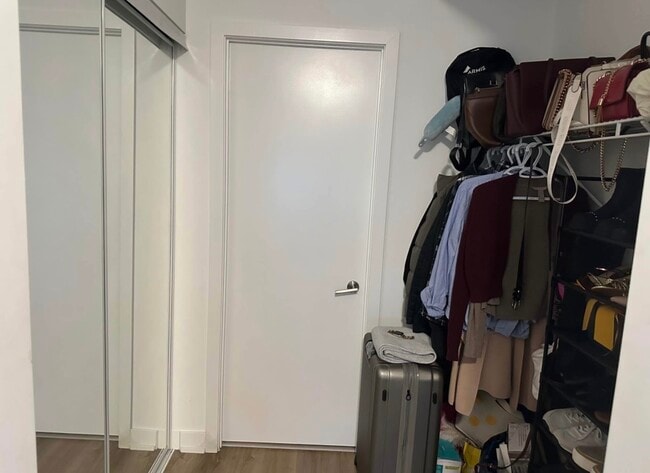 Building Photo - 5249 Dundas St W