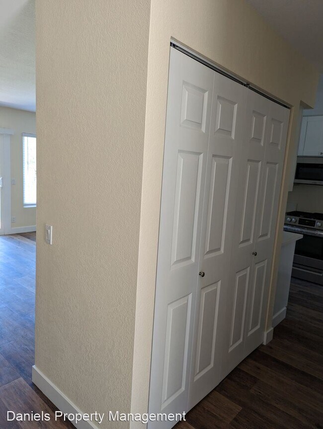 Building Photo - 2 br, 1.5 bath House - 12159 Wilsey