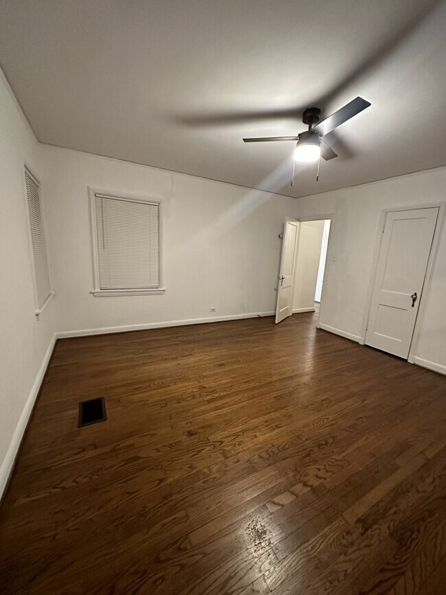 Foto del edificio - 5806 Goodwin Ave
