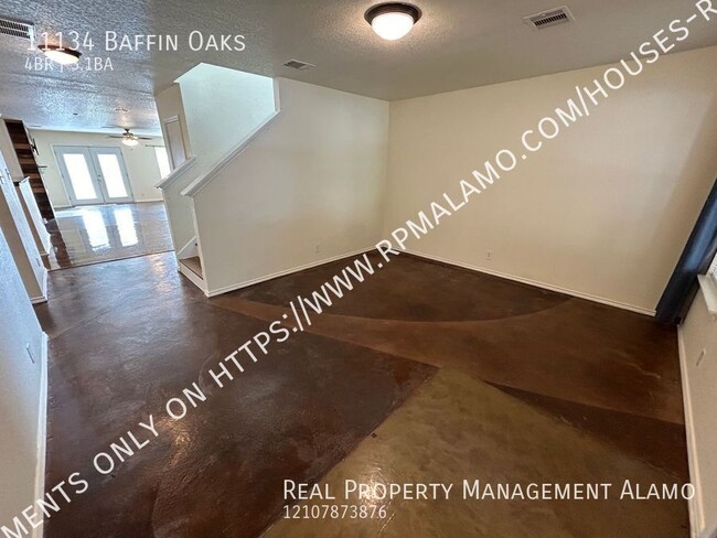 Foto del edificio - **COMING SOON!* Stunning 4-Bedroom Home in...