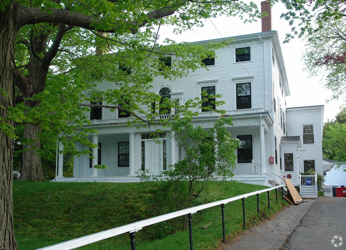Building Photo - 110 High St