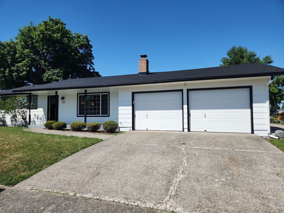 Primary Photo - 2 Bedroom 1.5 Bath Washer Dryer Included i...