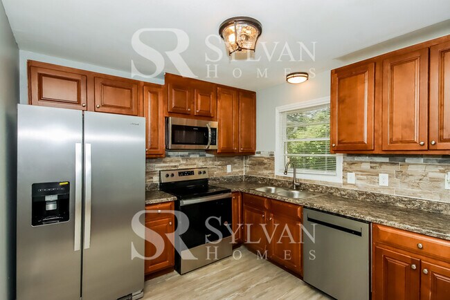 Foto del edificio - Lease today! No extra charge for contentme...