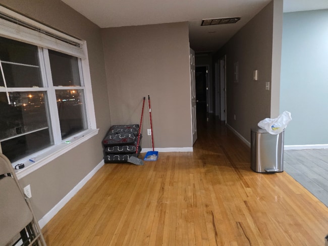 Building Photo - 529 Linden Ave