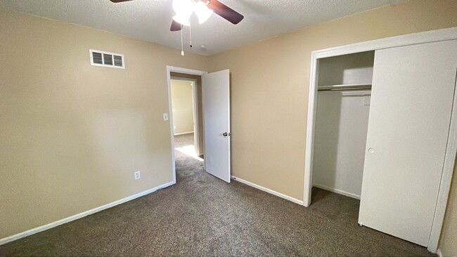 Building Photo - Cute 3 Bedroom, 2 Bath in Blue Springs!