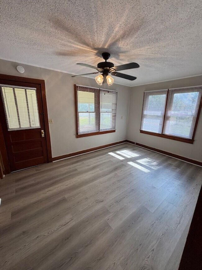 Foto del edificio - 8469 Cobb Rd