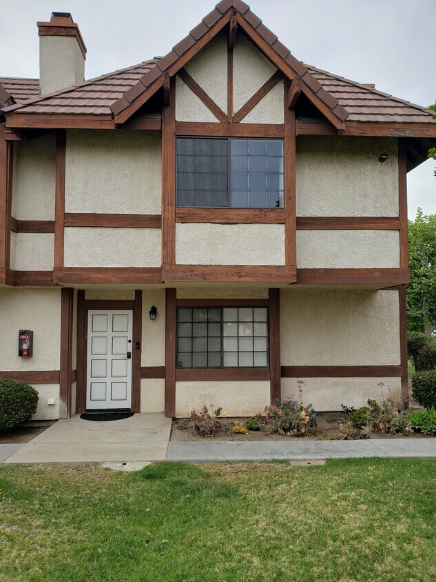 Primary Photo - 9325 Sunland Park Dr