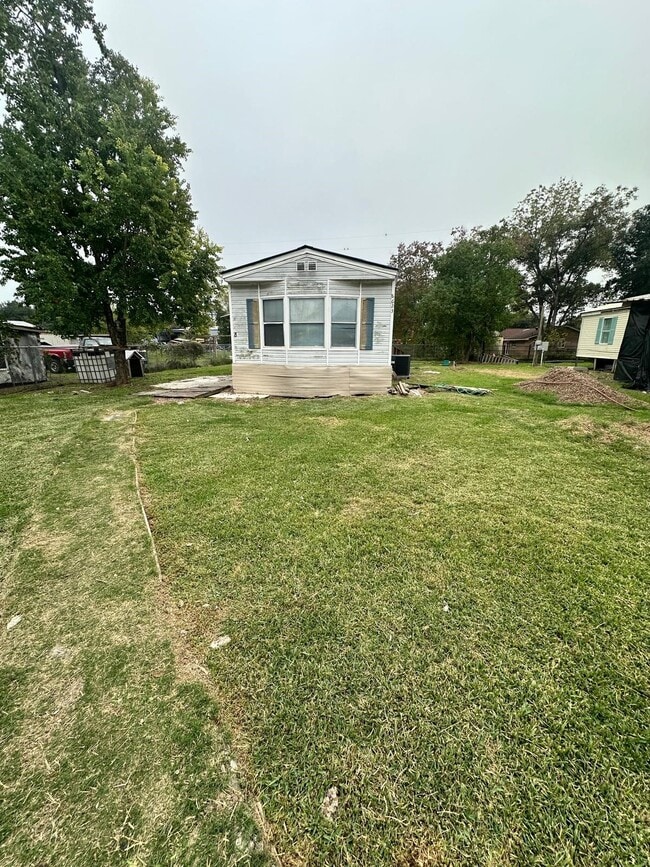 Building Photo - 8623 Bloombury Ln