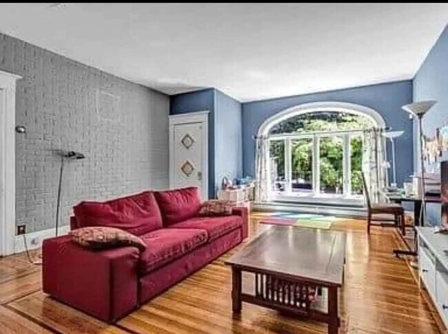 Foto del edificio - 128 Richmond Ave