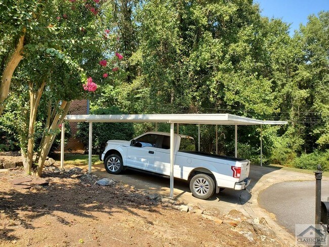 Building Photo - 1023 Deni Ct