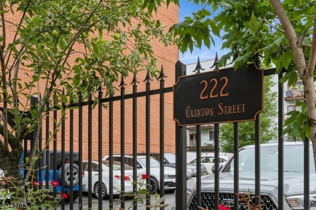 Building Photo - 222 Clinton St
