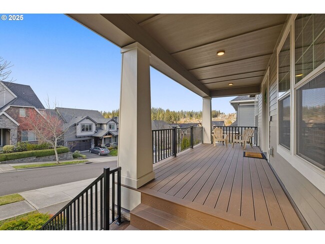 Building Photo - Expansive 5-Bedroom Home with Gourmet Kitc...