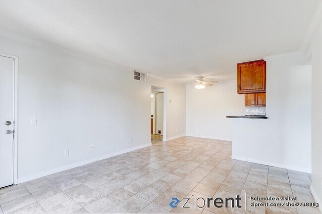 Foto del edificio - 5423 Lake Murray Blvd