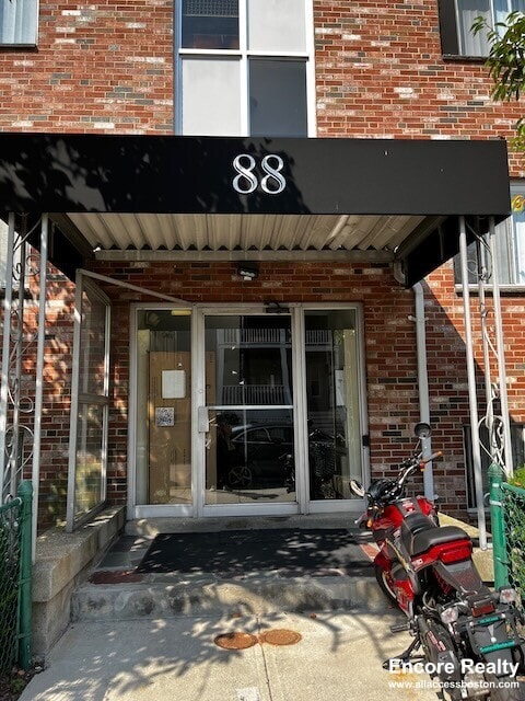 Building Photo - 88 Gardner St