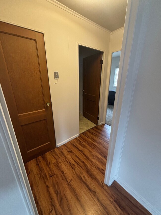 Foto del edificio - 6725 Wanda Ave