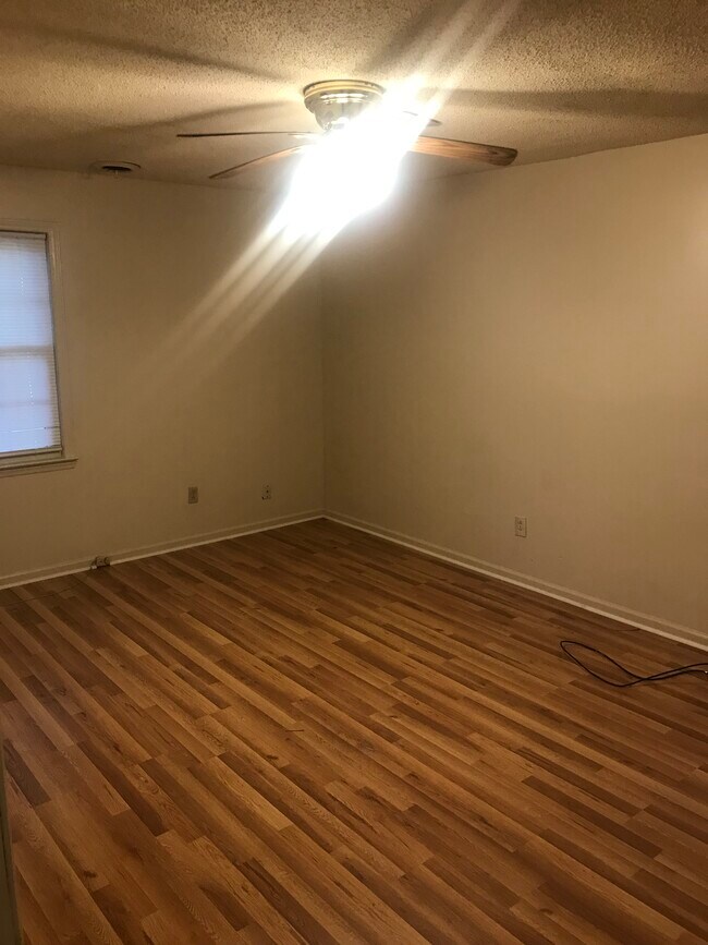 Building Photo - 1910 John Ct