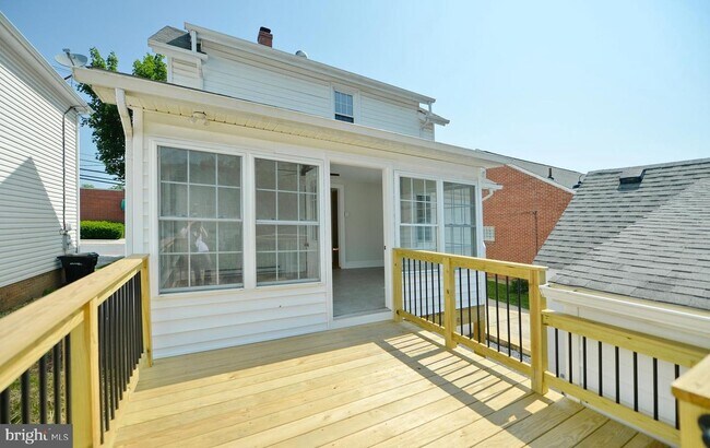 Building Photo - 31 W Whitlock Ave