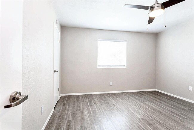 Building Photo - 3138 Manor Rd