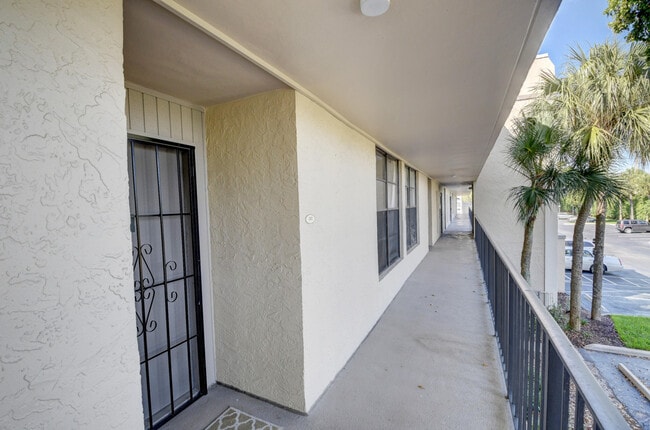 Building Photo - 16 Royal Palm Way