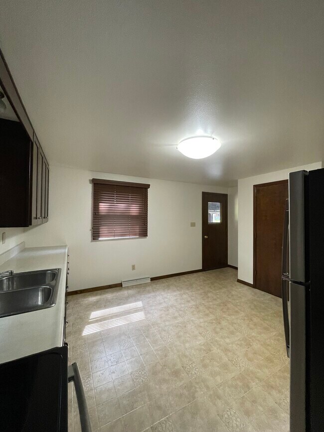 Puerta trasera del garaje - 1409 Wiesner St