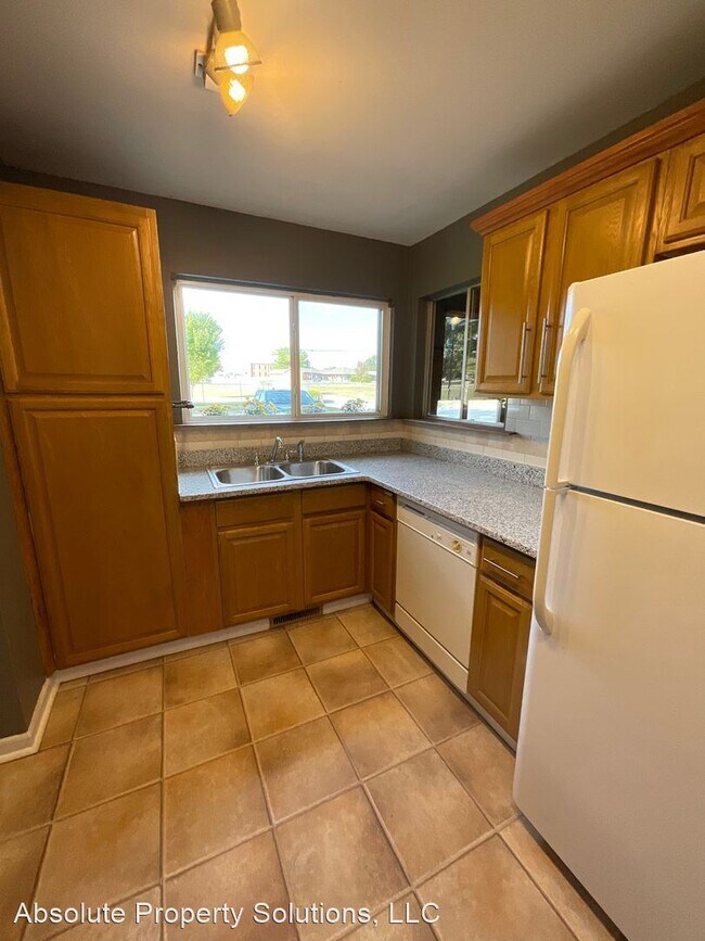 Building Photo - 3 br, 2 bath House - 1454 E Pythian St