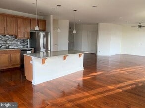 Building Photo - 2 N Commerce Square