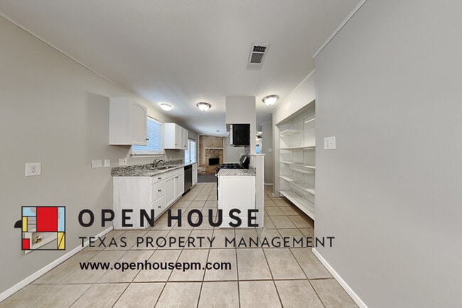 Building Photo - 1018 N Lucas Dr, Grapevine