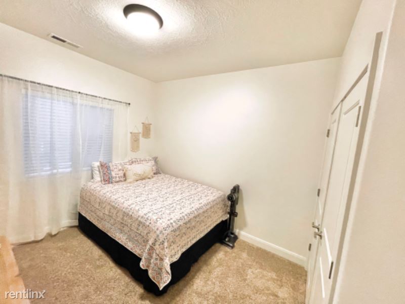 Foto principal - 700 N Main St