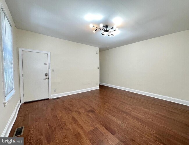 Foto del edificio - 2528 Poplar St