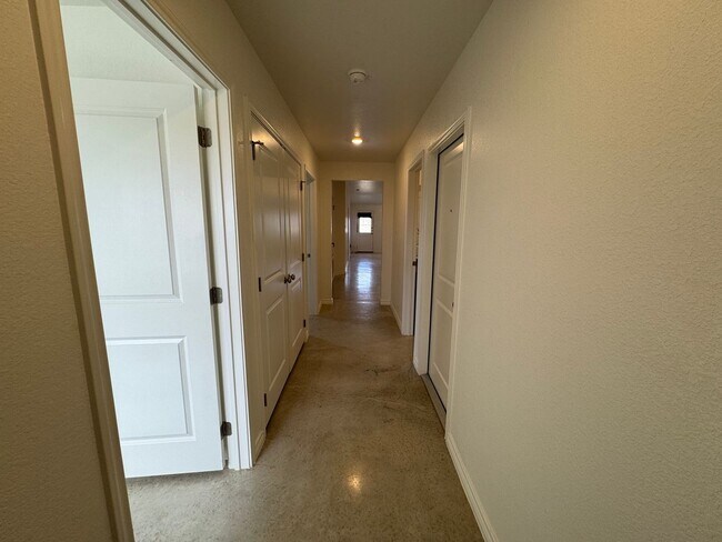 Foto del edificio - 1234 Lehmann Dr