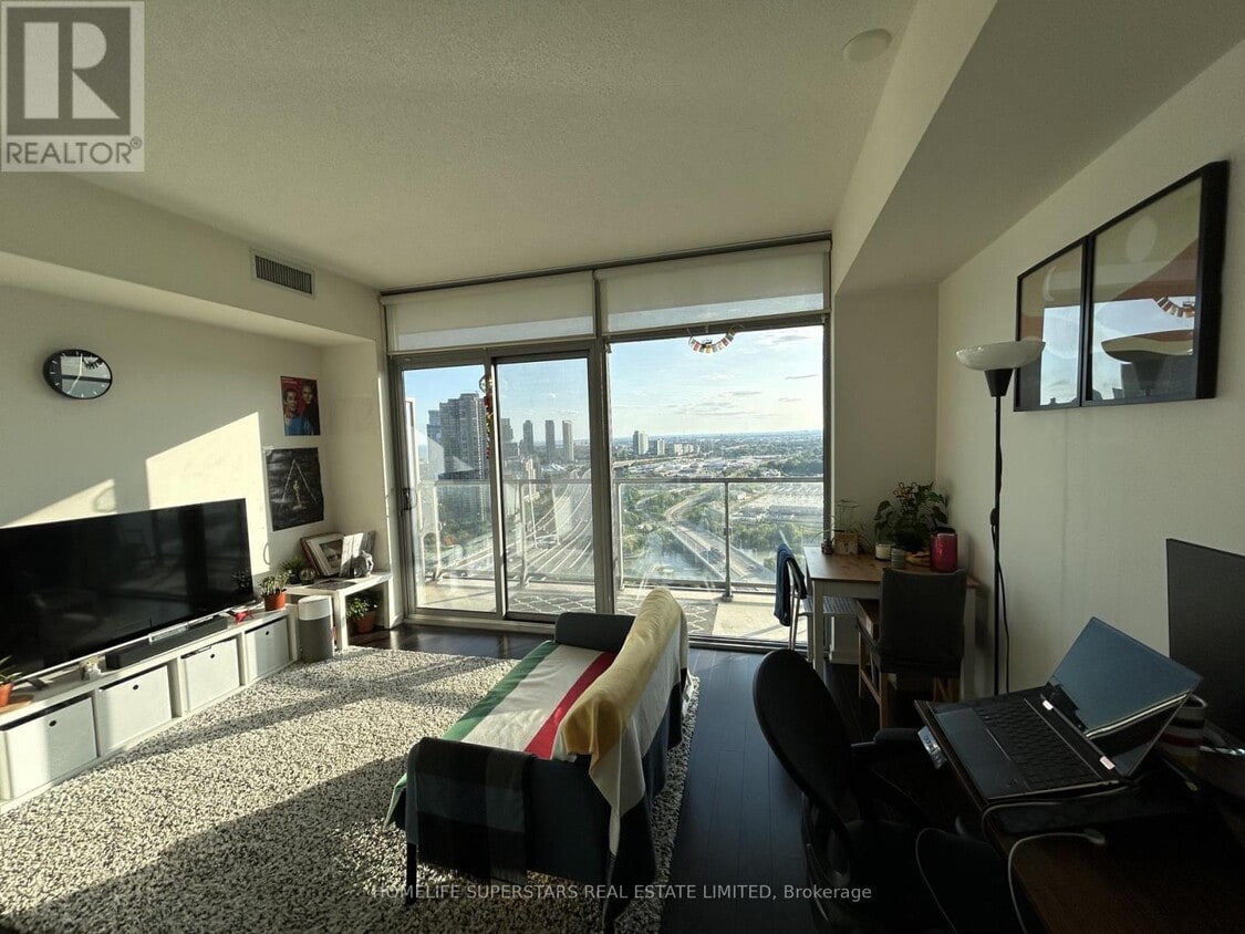 Primary Photo - 105 The Queensway