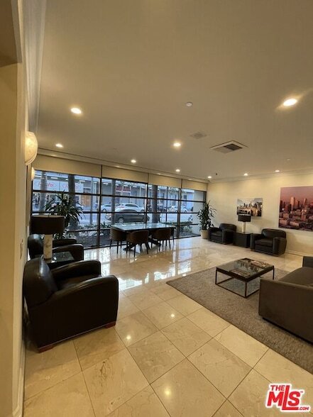 Foto del edificio - 600 W 9th St