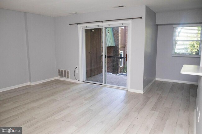 Foto del edificio - 319 Meadowview Ln