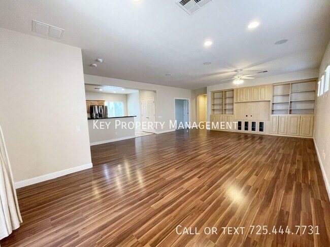Building Photo - HARD TO FIND 2 BEDROOM WITH OFFICE & POOL!