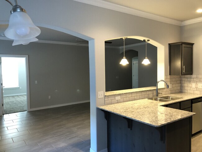 Building Photo - 4255 W Divide Dr