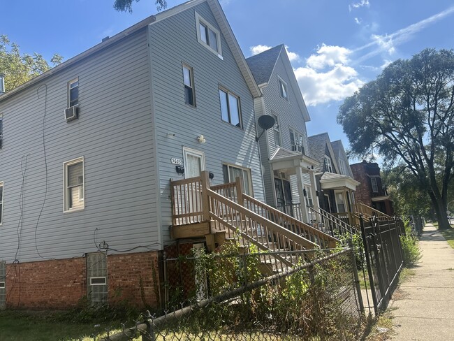Building Photo - 5623 S Hermitage Ave