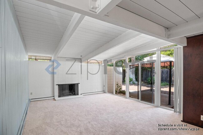 Foto del edificio - 3710 Carlson Cir