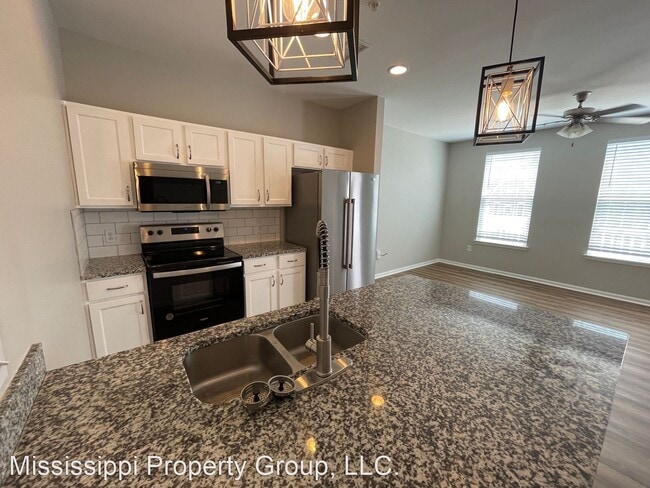 Building Photo - 3 br, 3 bath House - 240 Town Center Drive