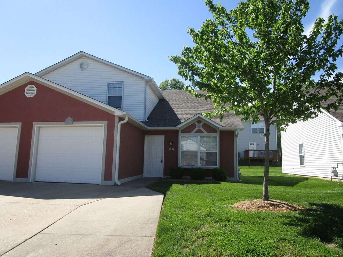 Foto principal - 3531-3533 Prescott Dr.