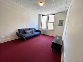 Building Photo - 246 Jericho Tpke