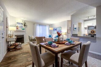 Dining area - The Watch on Shem Creek
