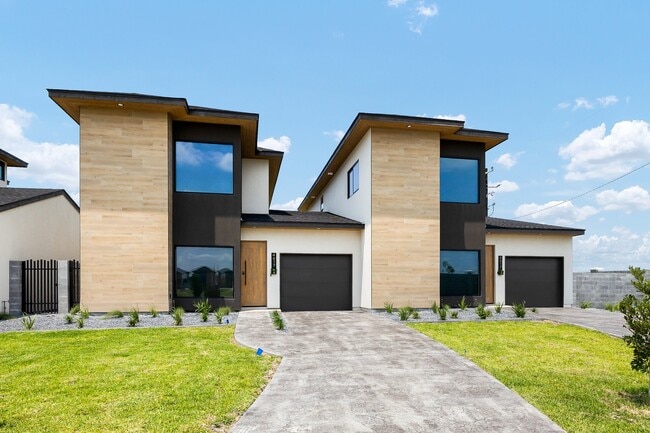 Building Photo - 713 Juniper Cir